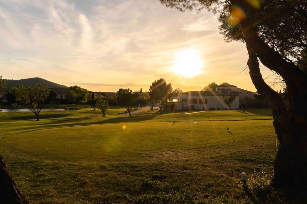 Magnifique Vue Lac Au Golf De Pont-Royal Mallemort Εξωτερικό φωτογραφία