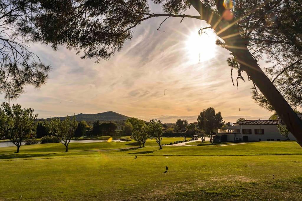 Magnifique Vue Lac Au Golf De Pont-Royal Mallemort Εξωτερικό φωτογραφία